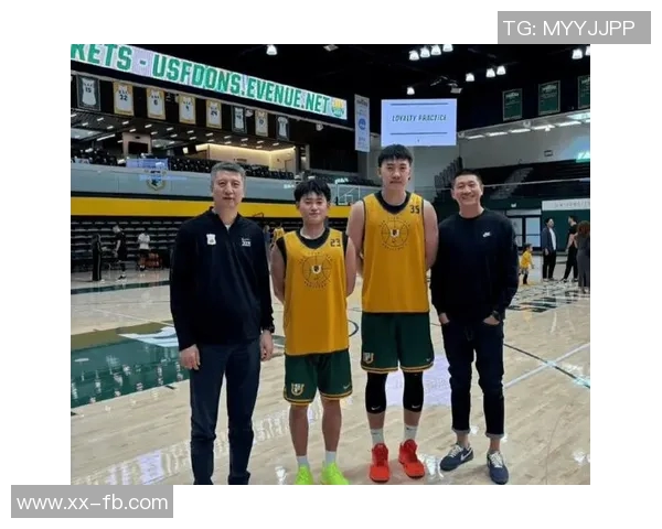 郭士强李昂美考察期间与杨瀚森共度火锅时光尽享欢乐歌声 郭士强李昂美考察期间与杨瀚森共度火锅时光尽享欢乐歌声